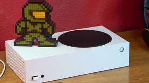 TIENDA VENDE XBOX SERIES S CON JUEGO NO COMPATIBLE